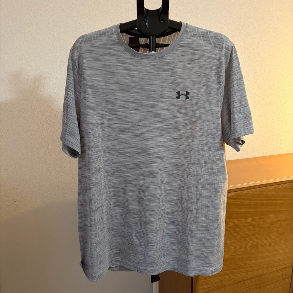 Under Armour Men's Heathered Gray Short Sleeve Tee